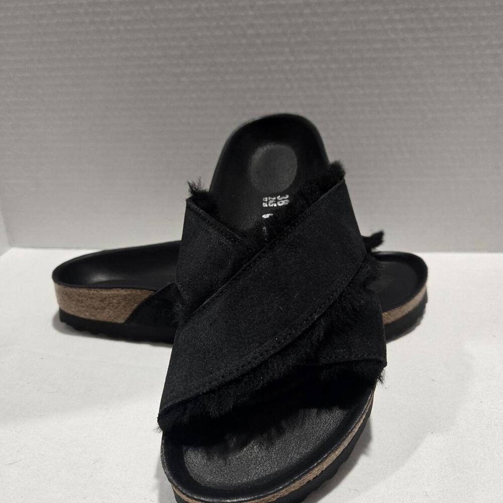 Black faux fur slides #fauxfur #slides